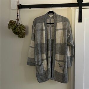 American Eagle Outfitters Gray and Cream Plaid Cardigan